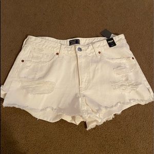 New with Tags Size 29 (8) White Low Rise Jean Short